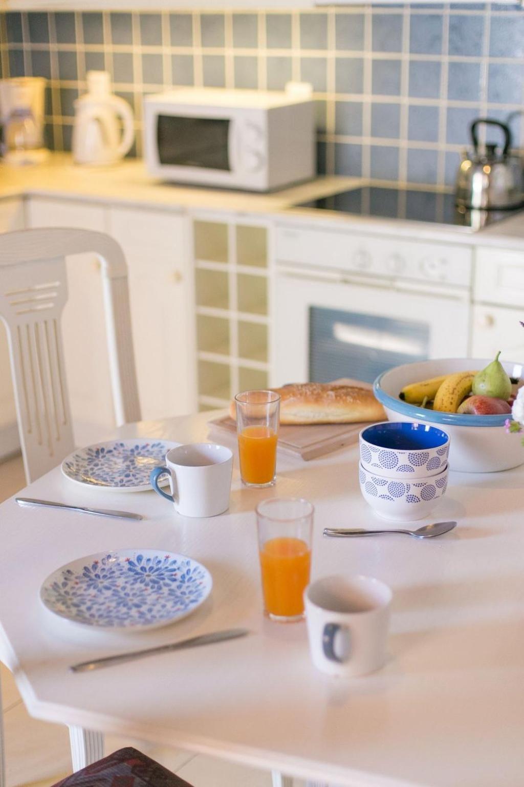 Villa Thalassa 2 Cozy Greek Comfort Private Shaded Courtyard Outdoor Dining Bbq Steps From