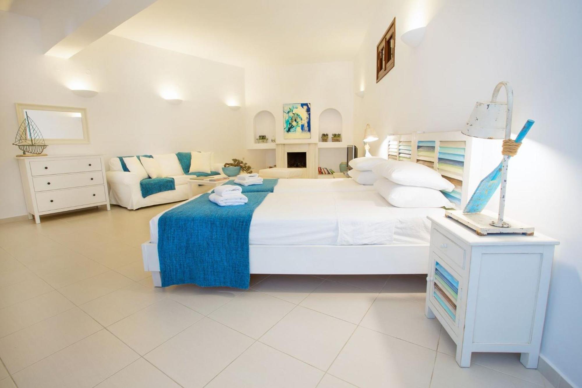 Villa Thalassa 2 Cozy Greek Comfort Private Shaded Courtyard Outdoor Dining Bbq Steps From *