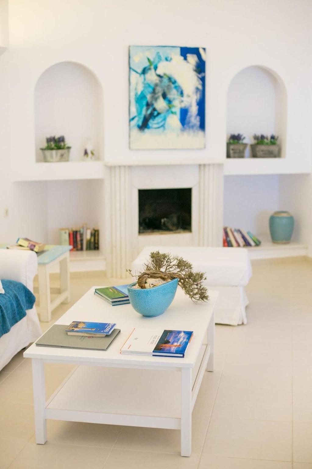 Villa Thalassa 2 Cozy Greek Comfort Private Shaded Courtyard Outdoor Dining Bbq Steps From